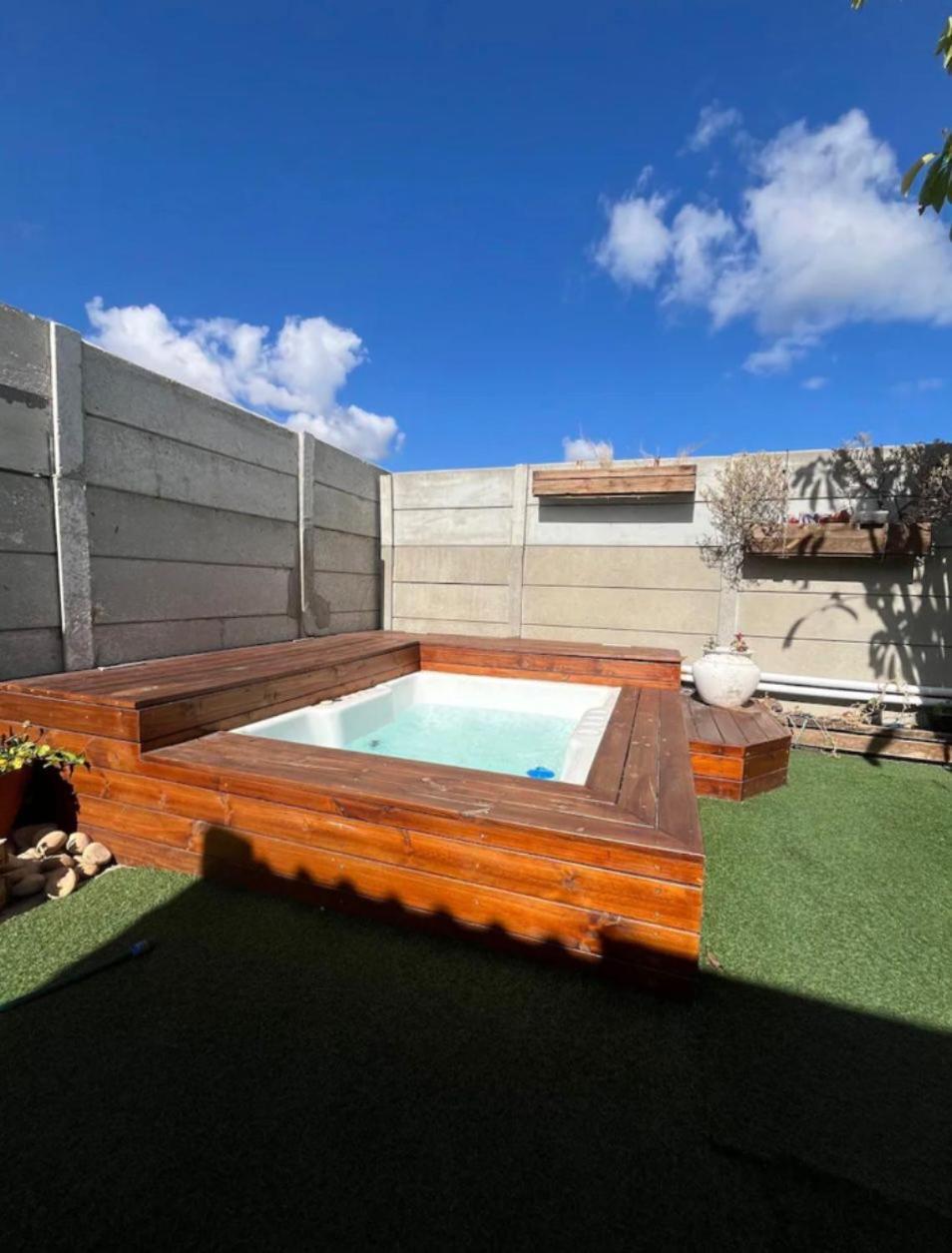 Guest house Cosy 1 Bedroom And Jacuzzi In Muizenberg Cape Town