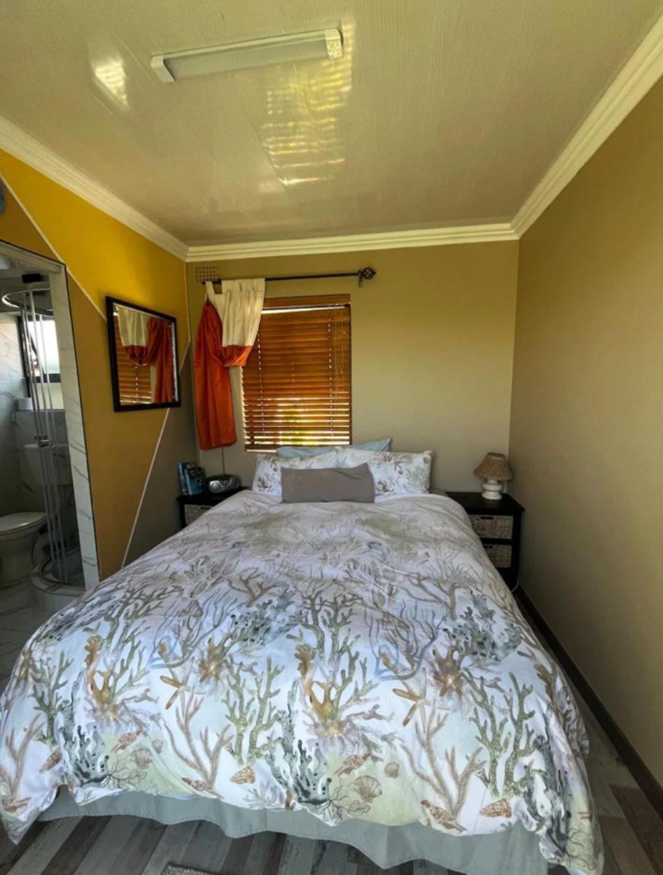 Cosy 1 Bedroom And Jacuzzi In Muizenberg Guest house Cape Town